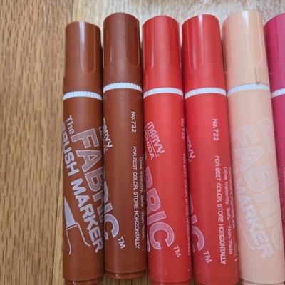 Fabric Markers with Storage Container
