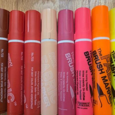 Fabric Markers with Storage Container