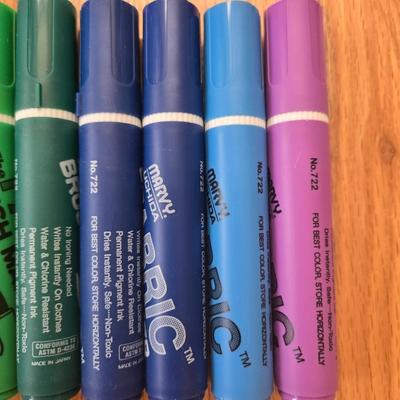 Fabric Markers with Storage Container