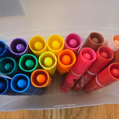 Fabric Markers with Storage Container