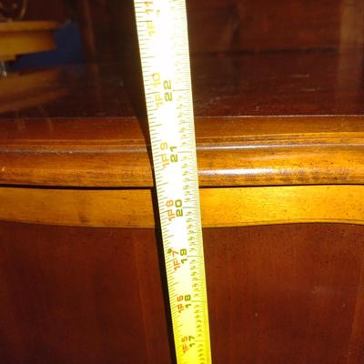 Hammary Wooden Side Table with Drawer- Approx 21" x 27" x 21 1/4" Tall