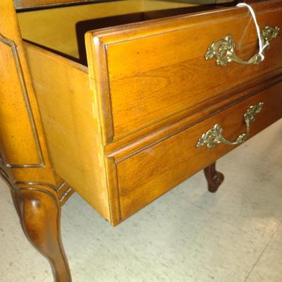 Hammary Wooden Side Table with Drawer- Approx 21" x 27" x 21 1/4" Tall