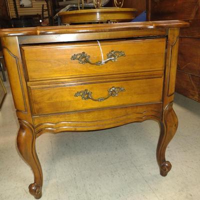 Hammary Wooden Side Table with Drawer- Approx 21" x 27" x 21 1/4" Tall