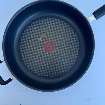 A - Lot - T-Fal Deep Saute Pan 5.5qt. Non Stick