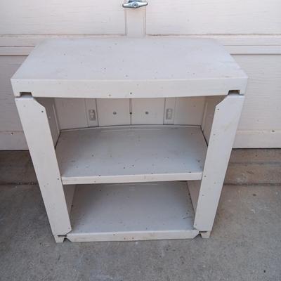 RUBBERMAID 2 ADJUSTABLE SHELF STORAGE CONTAINER
