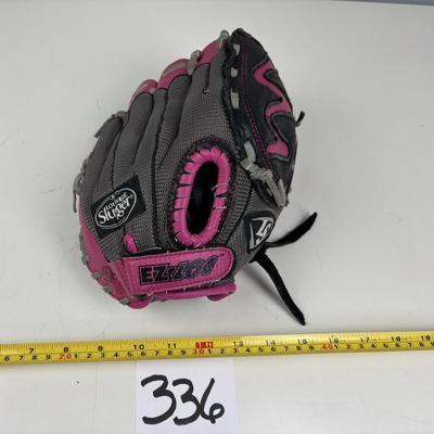 Girls Louisville Slugger Glove