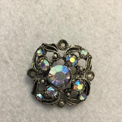 Vintage brooch/ pin