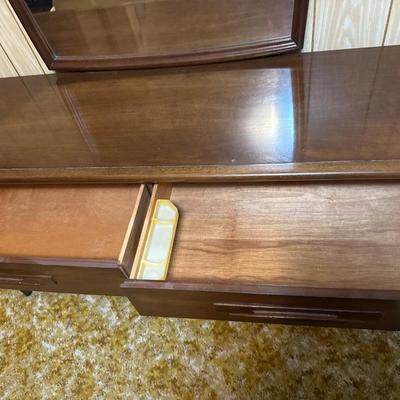 Emphasis by Broyhill Premier 6 drawer dresser with mirror