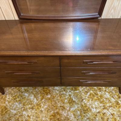 Emphasis by Broyhill Premier 6 drawer dresser with mirror