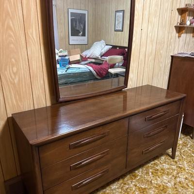 Emphasis by Broyhill Premier 6 drawer dresser with mirror