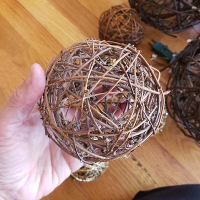 Grapevine/Moss Topiary Balls and More (O-KD)