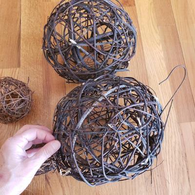 Grapevine/Moss Topiary Balls and More (O-KD)