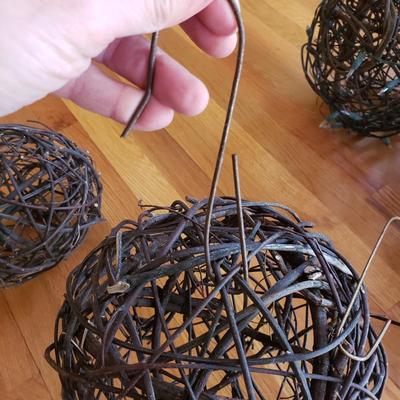 Grapevine/Moss Topiary Balls and More (O-KD)