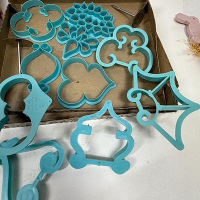 Vintage Cake Dscorating - Ciikie Dough Pyrex
