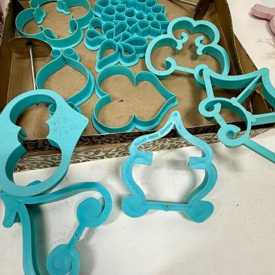 Vintage Cake Dscorating - Ciikie Dough Pyrex