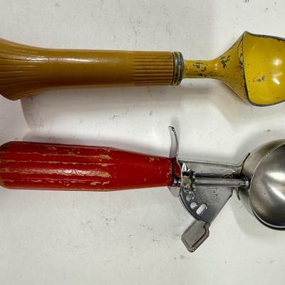 Vintage MCM Ice Cream Scoop Pair - Lightning and Bonny