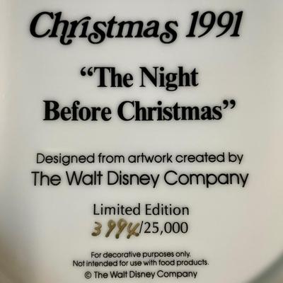 Disney Collector Plate: 1991 The Night Before Christmas with Goofy, Mickey and Pluto.