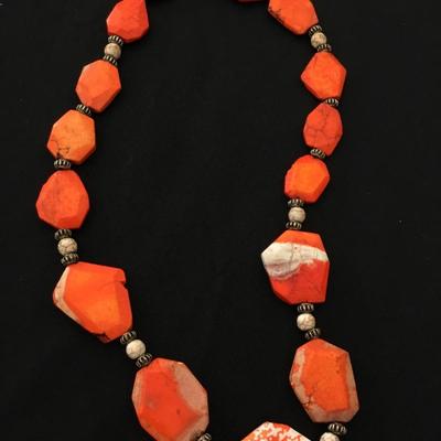 Vintage large Howlite stone necklace with toggle clasp