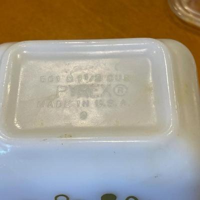 Pyrex Spring Blossom 1 1/2 c refrigerator dish