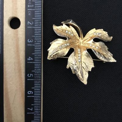 Vintage, gold leaf brooch