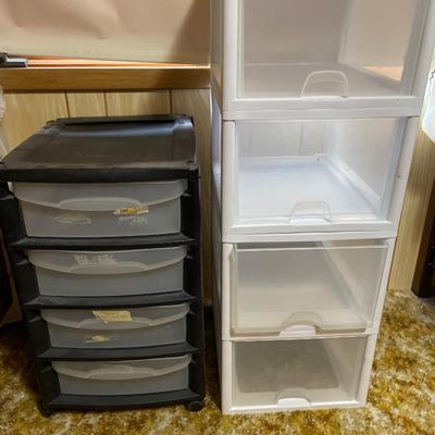 Plastic storage containers