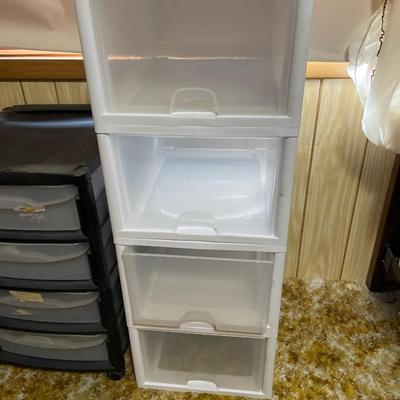 Plastic storage containers