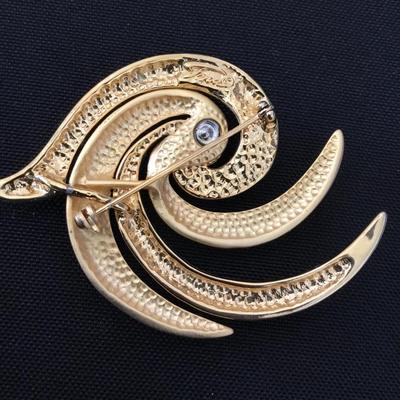 Vintage Tona signed pin brooch