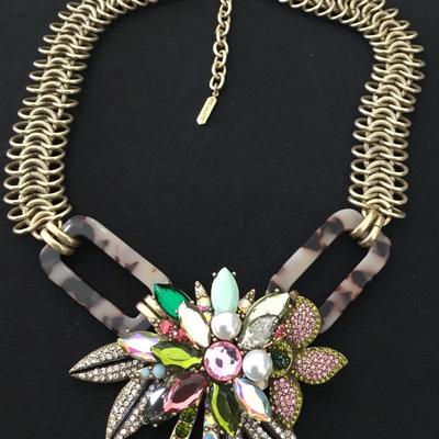 Stella and dot flower rhinestone statement necklace