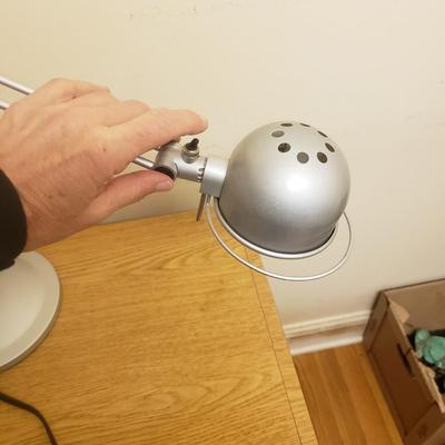 Williams Office Supply Rolling Desk and Desk Lamp (O-KD)