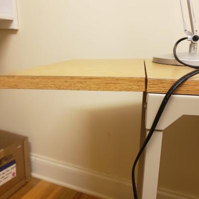 Williams Office Supply Rolling Desk and Desk Lamp (O-KD)