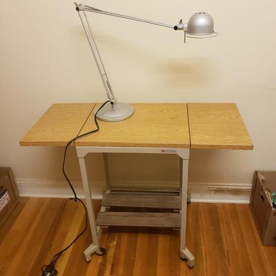 Williams Office Supply Rolling Desk and Desk Lamp (O-KD)