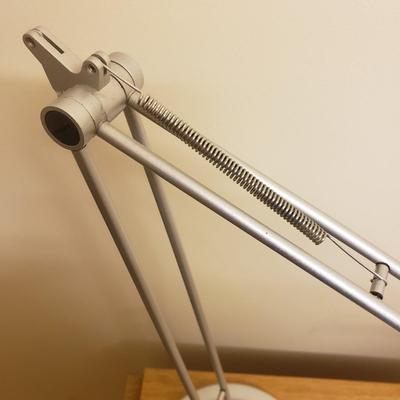 Williams Office Supply Rolling Desk and Desk Lamp (O-KD)