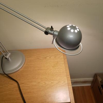 Williams Office Supply Rolling Desk and Desk Lamp (O-KD)