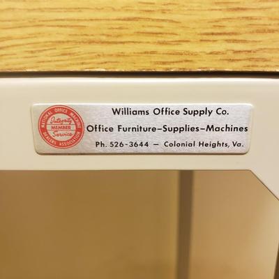 Williams Office Supply Rolling Desk and Desk Lamp (O-KD)