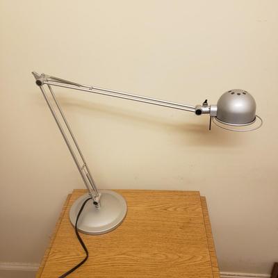 Williams Office Supply Rolling Desk and Desk Lamp (O-KD)