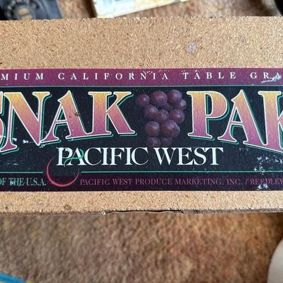 Table grapes of California wooden crate