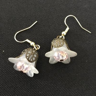 Vintage daffodil, Dingle earrings