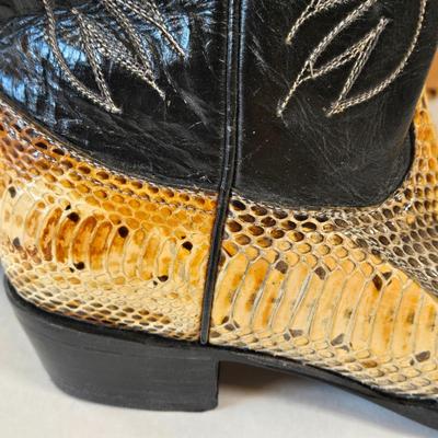 LOT 3A: Longhorn Cowgirl Boots New in Box, Unknown Size