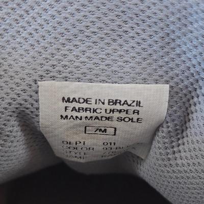 LOT 7A: New In Box l.e.i. Heeled Sneakers Size 7.5 & Slightly Worn Bakers Heeled Sneakers Size 7