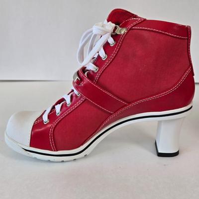 LOT 7A: New In Box l.e.i. Heeled Sneakers Size 7.5 & Slightly Worn Bakers Heeled Sneakers Size 7