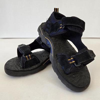 LOT 12A: Gently Worn Wolf Island Sport Shoes Size 7 & Pro Spirit Sport Shoes Size 7