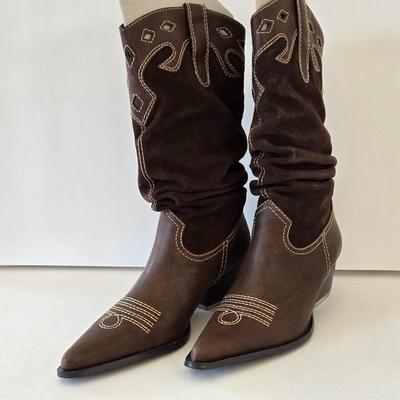 LOT 17B: New Rampage Cowgirl Boots Size 8