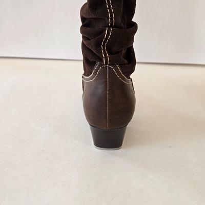 LOT 17B: New Rampage Cowgirl Boots Size 8