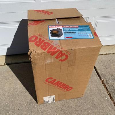 LOT 21 B: NIP Cambro Insulated Camcarrier #300MPC