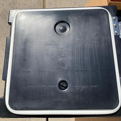 LOT 21 B: NIP Cambro Insulated Camcarrier #300MPC