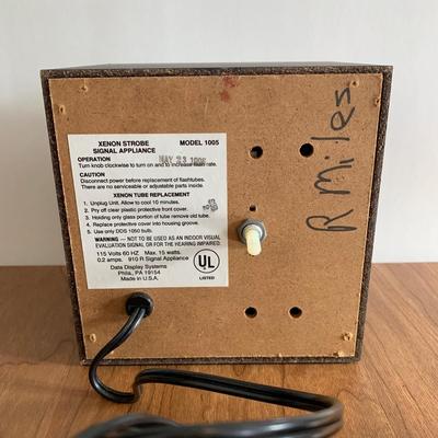 LOT 30 A: 2 Xenon Strobe Lights #1005