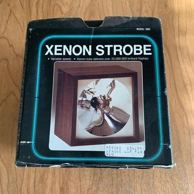 LOT 30 A: 2 Xenon Strobe Lights #1005