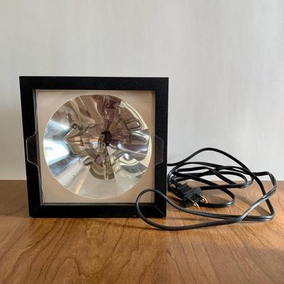 LOT 30 A: 2 Xenon Strobe Lights #1005