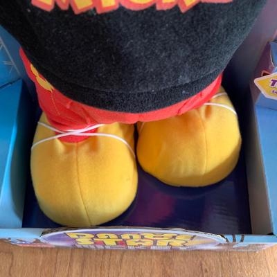 LOT 32 A: NIP 2010 Fisher-Price Disney Dance Star Mickey Mouse