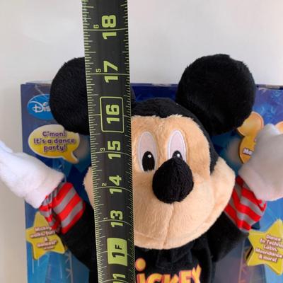 LOT 32 A: NIP 2010 Fisher-Price Disney Dance Star Mickey Mouse